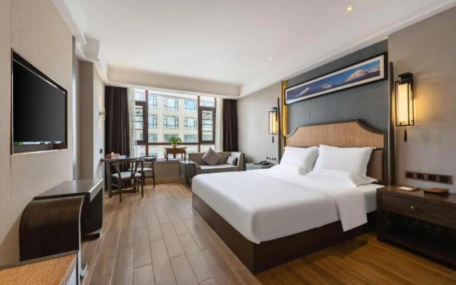 Metropolo Jinjiang Hotel ((Shangri-La Songzanlin Temple)