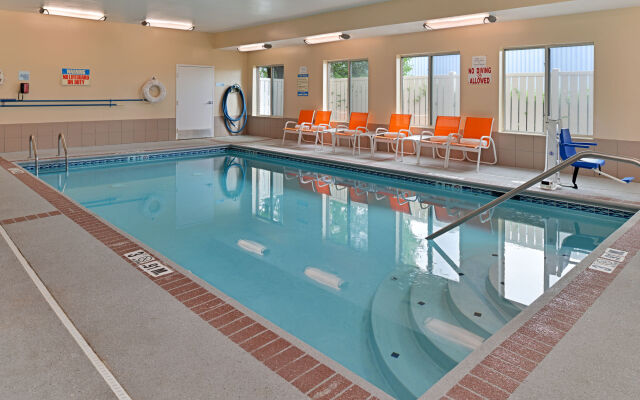 Holiday Inn Express Hotel & Suites Cincinnati-Blue Ash by IHG