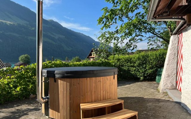 Romantic private superior Swiss Chalet with Hottub
