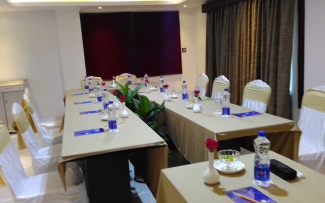 Airport City Hotel