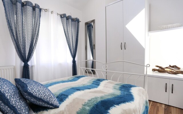 Rustic Stone House Bajeli with Jacuzzi