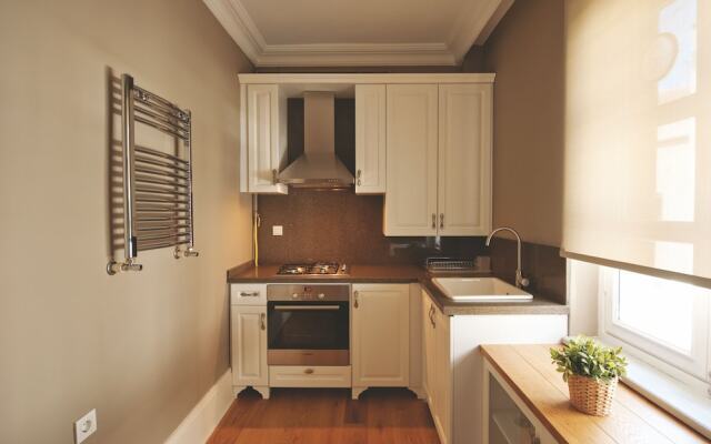 1 Bedroom Apartment w Kitchen