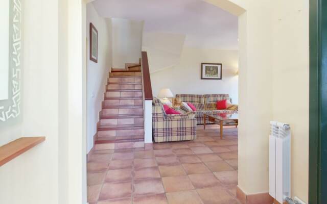 Quaint Villa in Navata With Fenced Garden