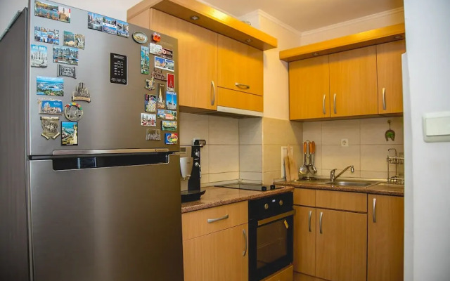 FM Deluxe 2-BDR Apartment with Parking
