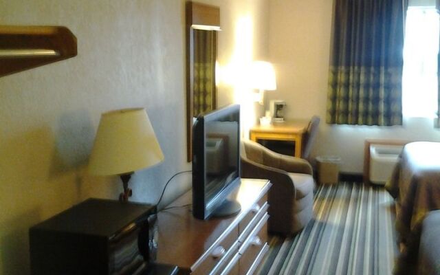 Super 8 Motel - Plymouth
