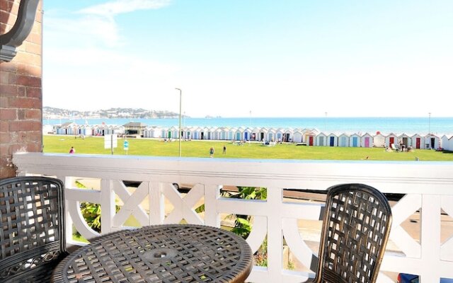 Wavecrest Holiday Apartments On the Beach