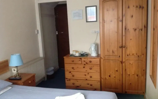 Carlton Lodge