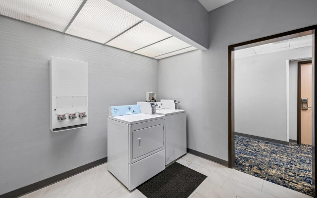 Quality Inn & Suites Manhattan