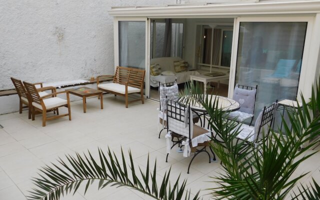 Beautiful White One Bedroom Croisette