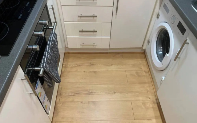 4 Guests - Free Parking - Easy Access to London