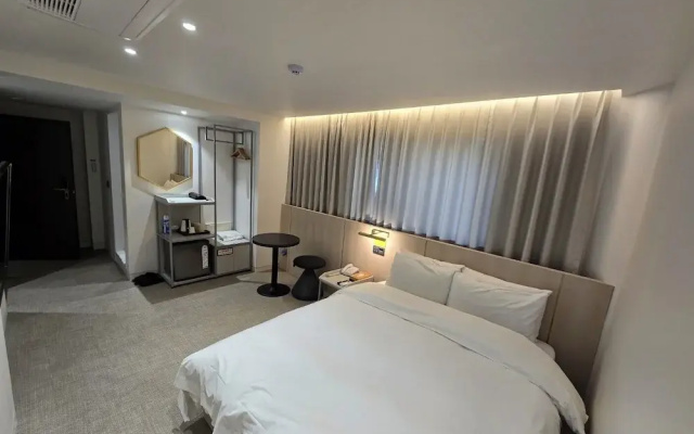 Benikea Crystal Hotel