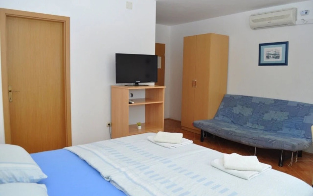Ivi - big Parking and Courtyard - SA4
