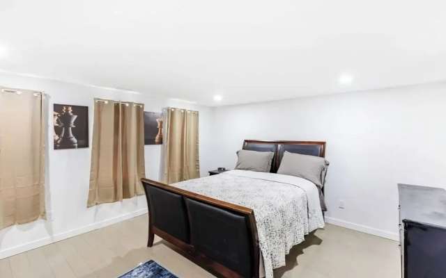 Fresh 2BR Duplex Pets Welcome