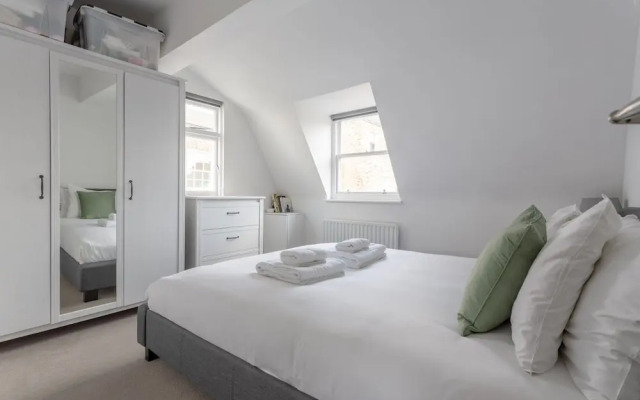 Bright & Airy 1 Bedroom Apartment in Central London