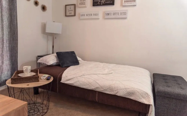 Departamento Centro, 2hab, 1 sofácama, 2 baños by Mty. Living T402