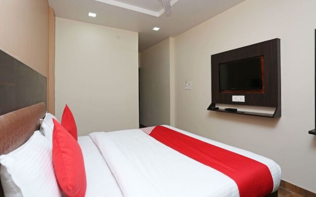 OYO 15098 hotel crystal