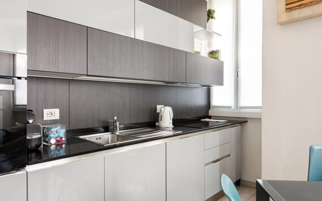 Wide and Bright Apartment next to metro station - Pacini