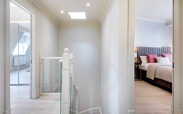 Marble Arch Suite 4-hosted by Sweetstay