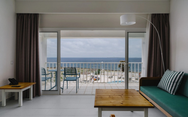 AluaSun Far Menorca Hotel