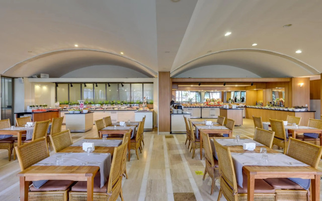 Faros Premium Beach Hotel