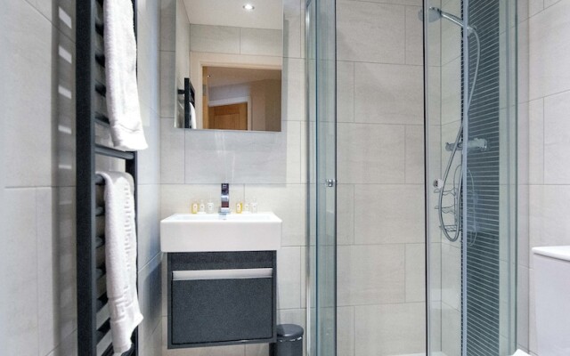 Luxury Central Reading Apartment 1 bed. Satellite TV. Wi-Fi