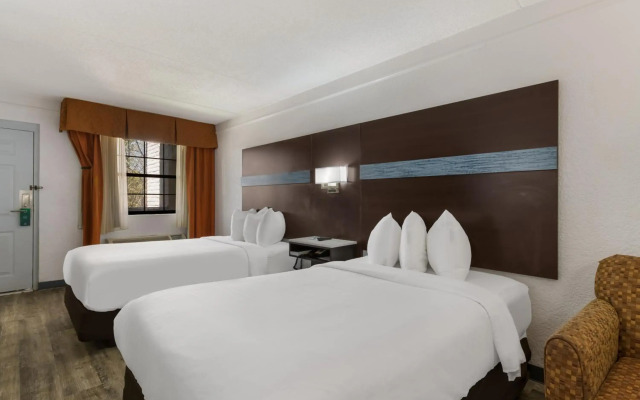 Quality Inn & Suites Airport