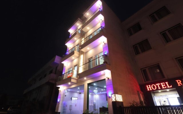 OYO Flagship 806611 Hotel Shiv Sarover In