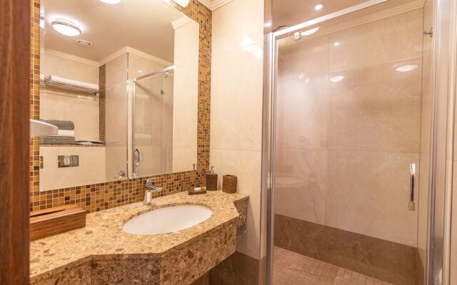 Crown Palace Apartments by Adrez