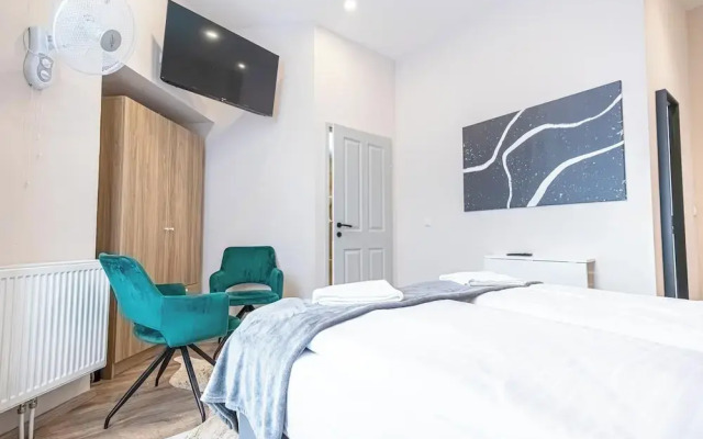 4BR Apt. for Groups 6-Min to Stadthalle