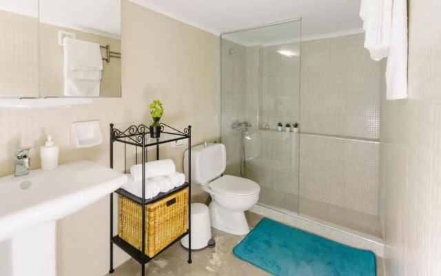 Bright apt. with view to Acropolis