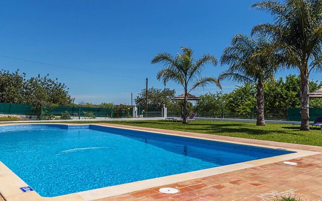 Casa das Amendoeiras