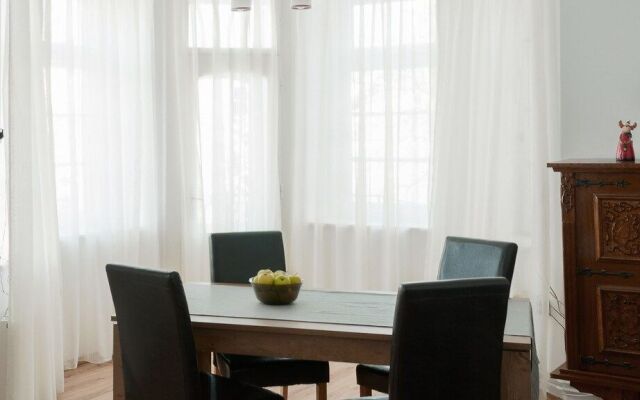 Iezer Residence