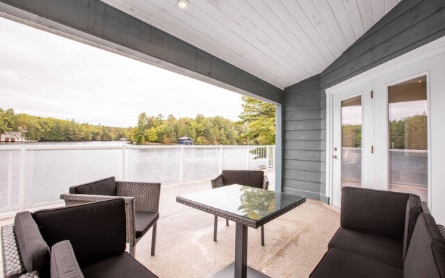 Wildflower Cottage A Fantastic boat access family cottage with a spectacular 500' of waterfront!