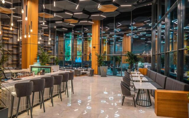 The Norm Collection Door'a