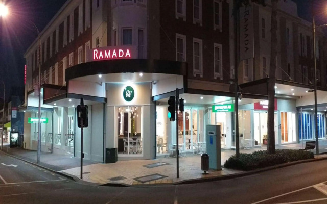 Ramada by Wyndham Hamilton City Center