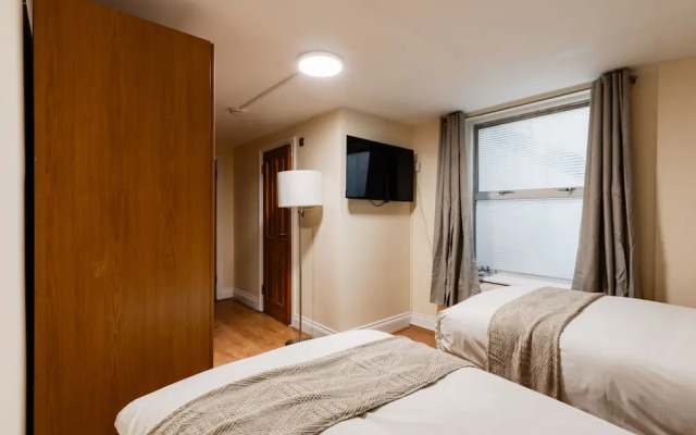 Warm Apartments in Queensway