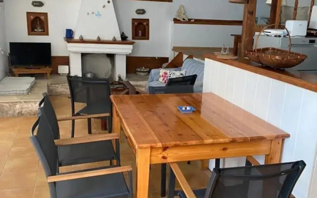 Architects House (100 meters from Assos beach)