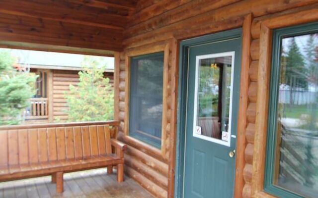 Mackinac Lake Trail Motel