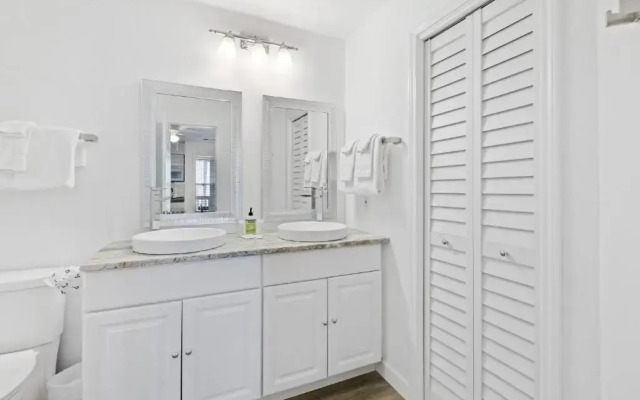 St Thomas Square MOA