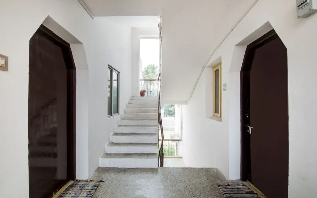 OYO 24044 Appledoor Service Apartment