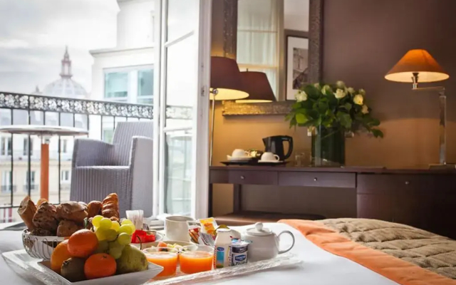 Le 12 Hotel