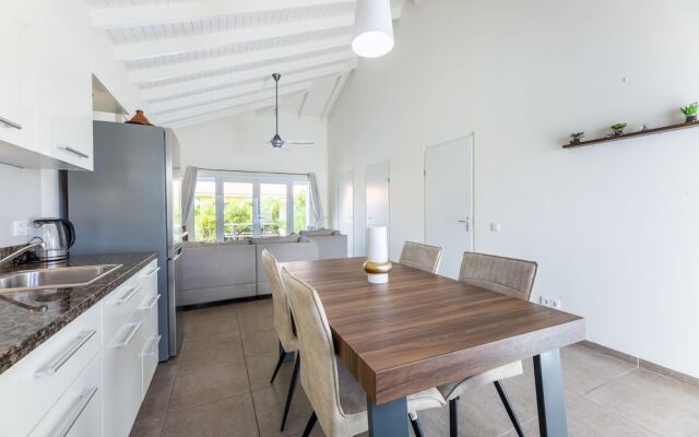 Charming 2BR Apt With Tropical Garden Pool