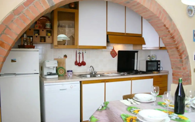Wonderful Private Villa With Private Pool, TV, Pets Allowed and Parking, Close to Montepulciano