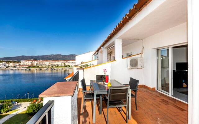 1015 Piso Gran Lago con 3 habitaciones y piscina