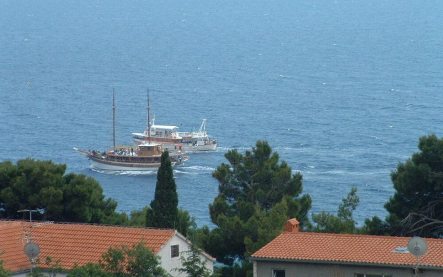 Ton - 200m From the sea - A2