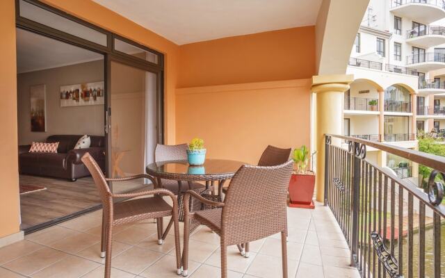 Cape Town City Accommodation - The Island Club