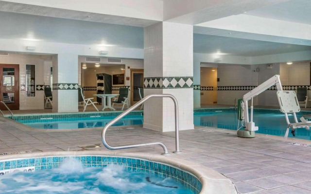 Comfort Inn & Suites Near Burke Mountain