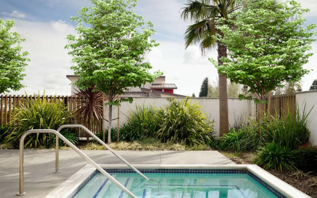Hotel Centro Sonoma Wine Country, Tapestry Collection Hilton