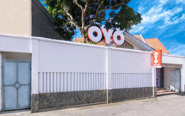 Super OYO 890 Dewi Fortuna Guest House