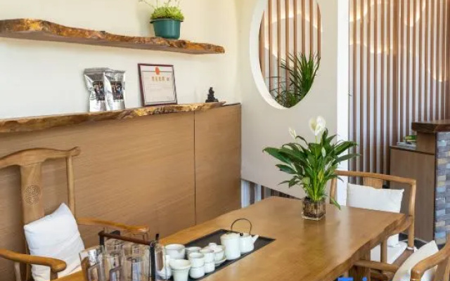 Magpie • Pillow Mountain Guesthouse – Restaurant – Xiangxi